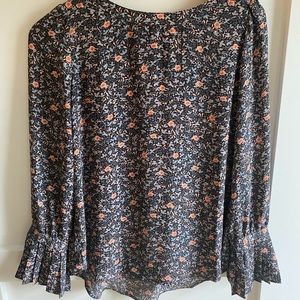 Floral Loft blouse with fun sleeve detail small